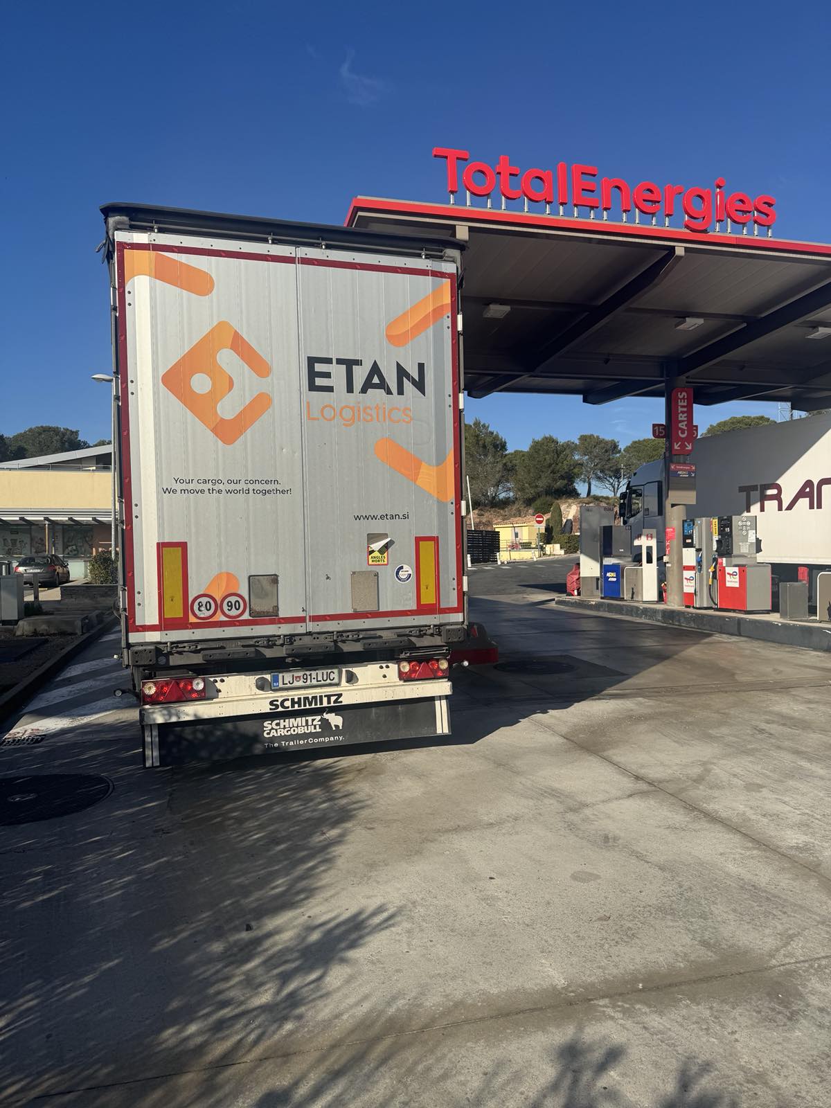 Pokličite nas ali izpolnite obrazec